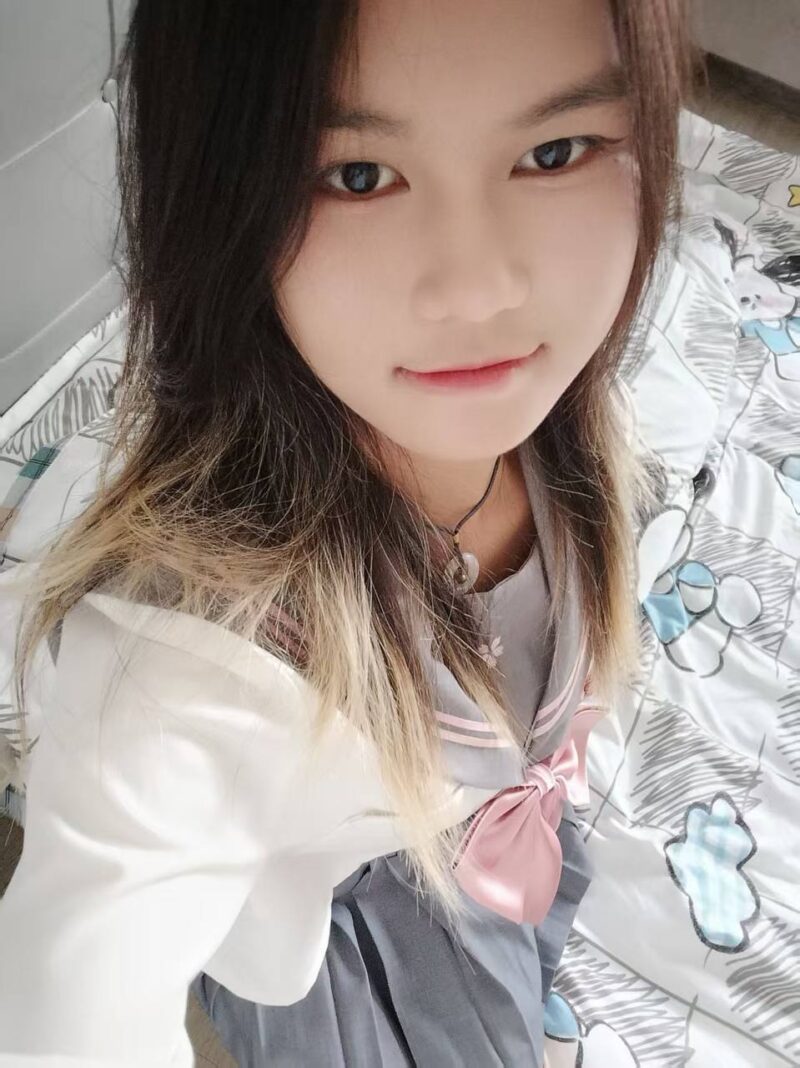 江苏南京18岁/163，团播，不能内射，月生活费多少: 5000，手臂有小花